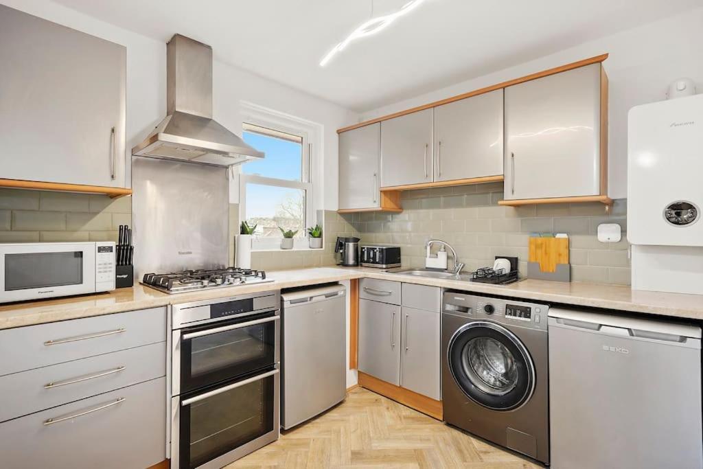 לונדון Cosy Apartment 5 Guests 3 Beds 1 Sofa Bed Lewisham מראה חיצוני תמונה
