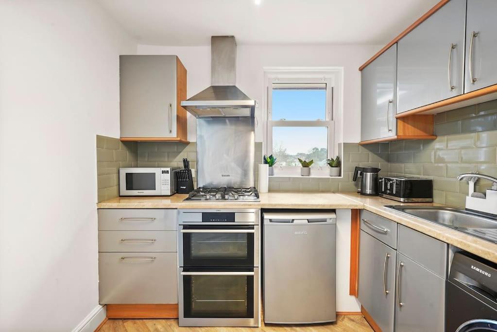 לונדון Cosy Apartment 5 Guests 3 Beds 1 Sofa Bed Lewisham מראה חיצוני תמונה