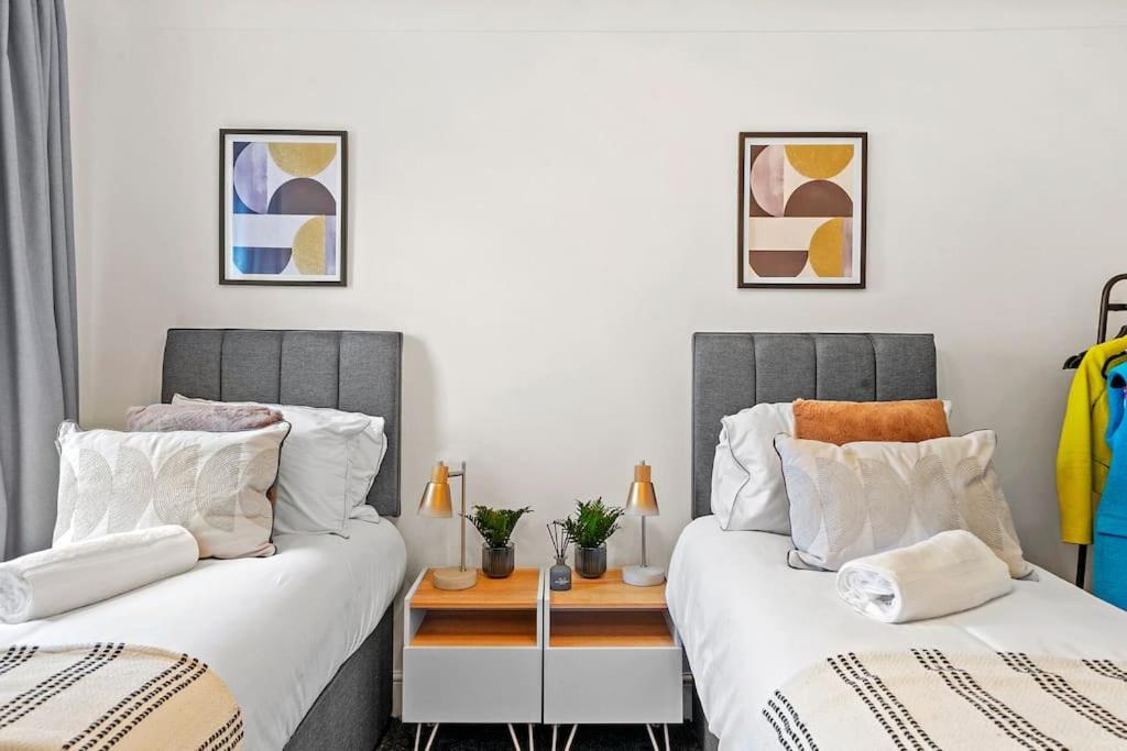 לונדון Cosy Apartment 5 Guests 3 Beds 1 Sofa Bed Lewisham מראה חיצוני תמונה
